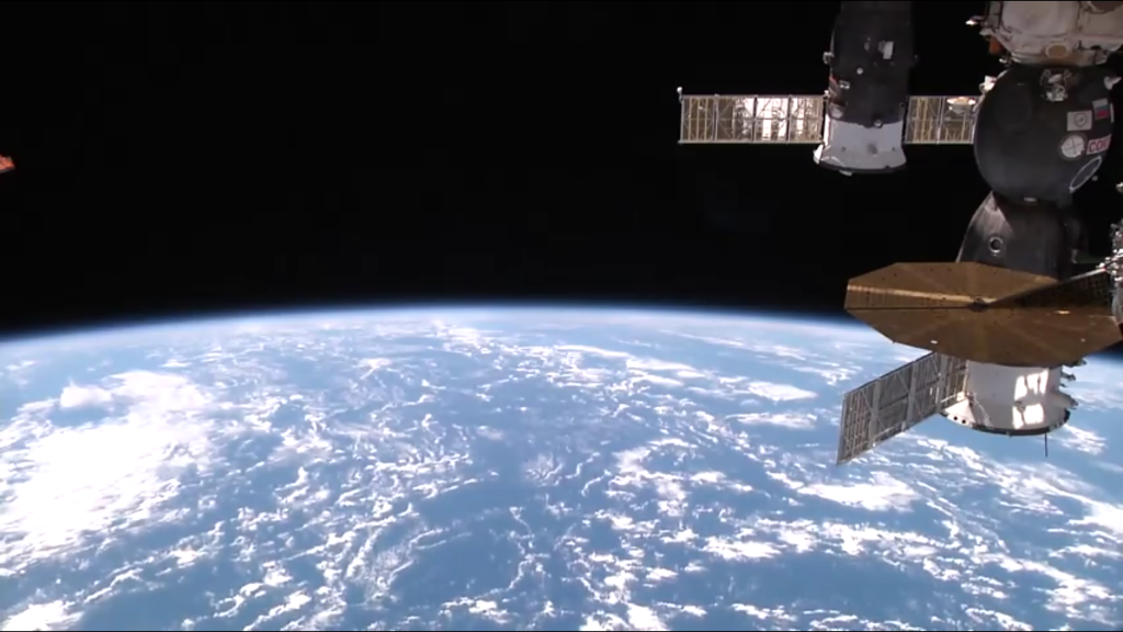 See the earth from ISS, right now on your phone - Coolsmartphone