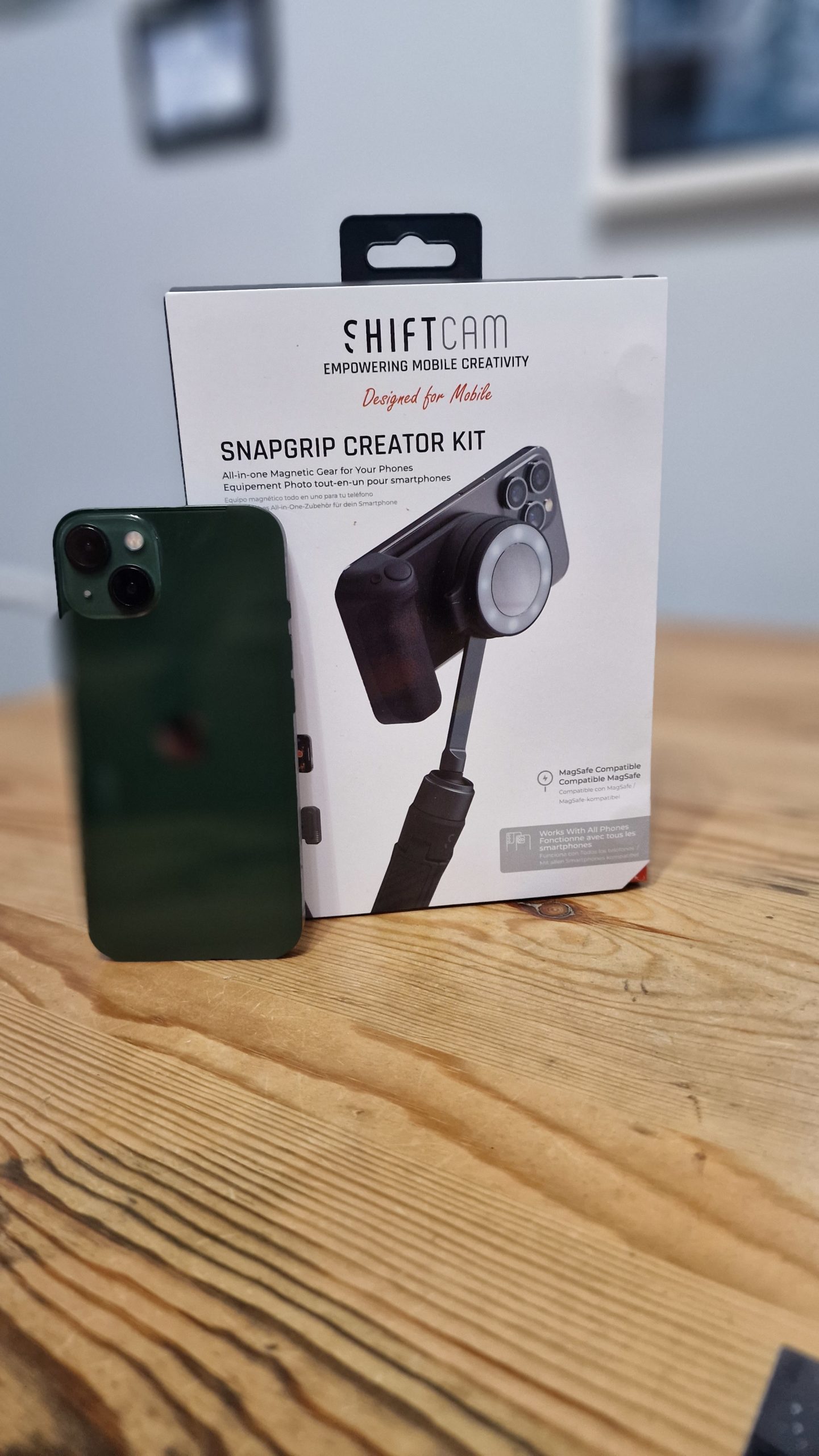 ShiftCam SnapLight - LED Selfie Ring Light with Four Brightness Settings  and Built in Battery - Magnetic Mount Snaps on to Any Phone - Flippable